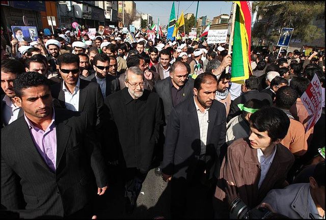 لاریجانی: حضور گسترده مردم در راهپیمایی ۲۲ بهمن دشمنان را مأیوس می&zwnj;کند/ ملت ایران در مصاف با دشمنان یک صدا هستند