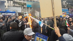 قطع شدن گزارش خبرنگار شبکه العالم به دلیل شلیک گاز اشک‌آور توسط صهیونیست‌ها + فیلم