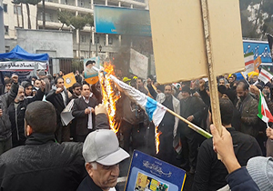 به آتش کشیدن پرچم رژیم منحوس صهیونیستی در مراسم راهپیمایی + فیلم