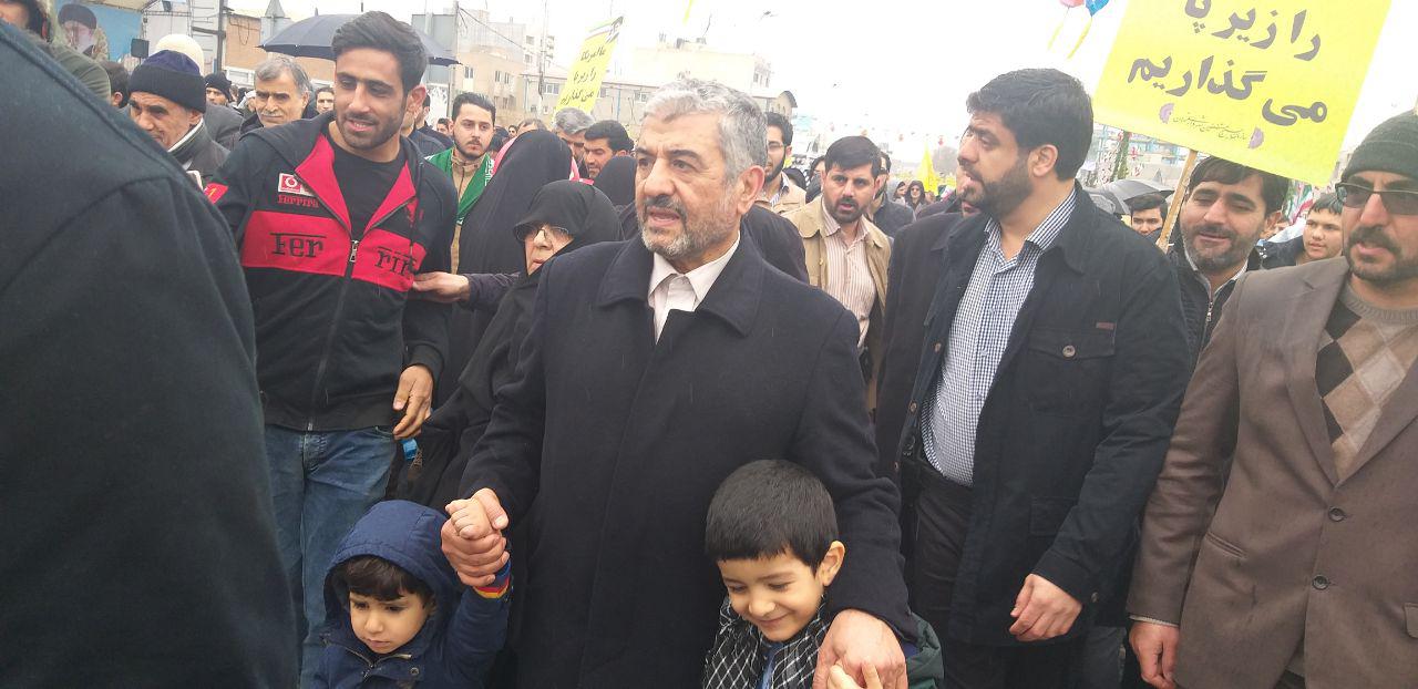 تصاویری از حضور چهره ها در راهپیمایی ۲۲ بهمن ۹۷ +تصاویر