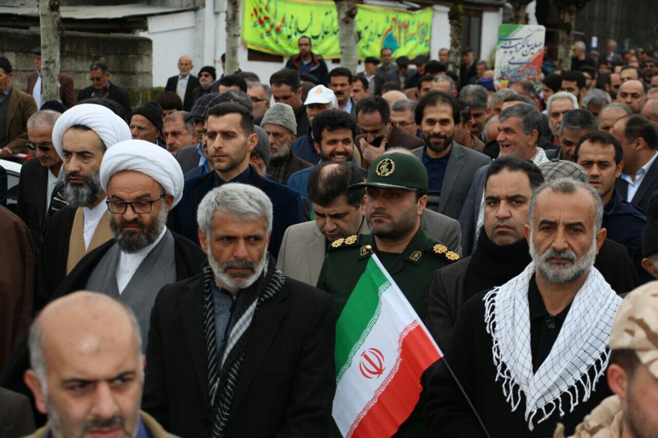 عکس&zwnj; ها و حاشیه&zwnj;های راهپیمایی ۲۲ بهمن ۹۷ در شهرستان های صومعه سرا و چابکسر