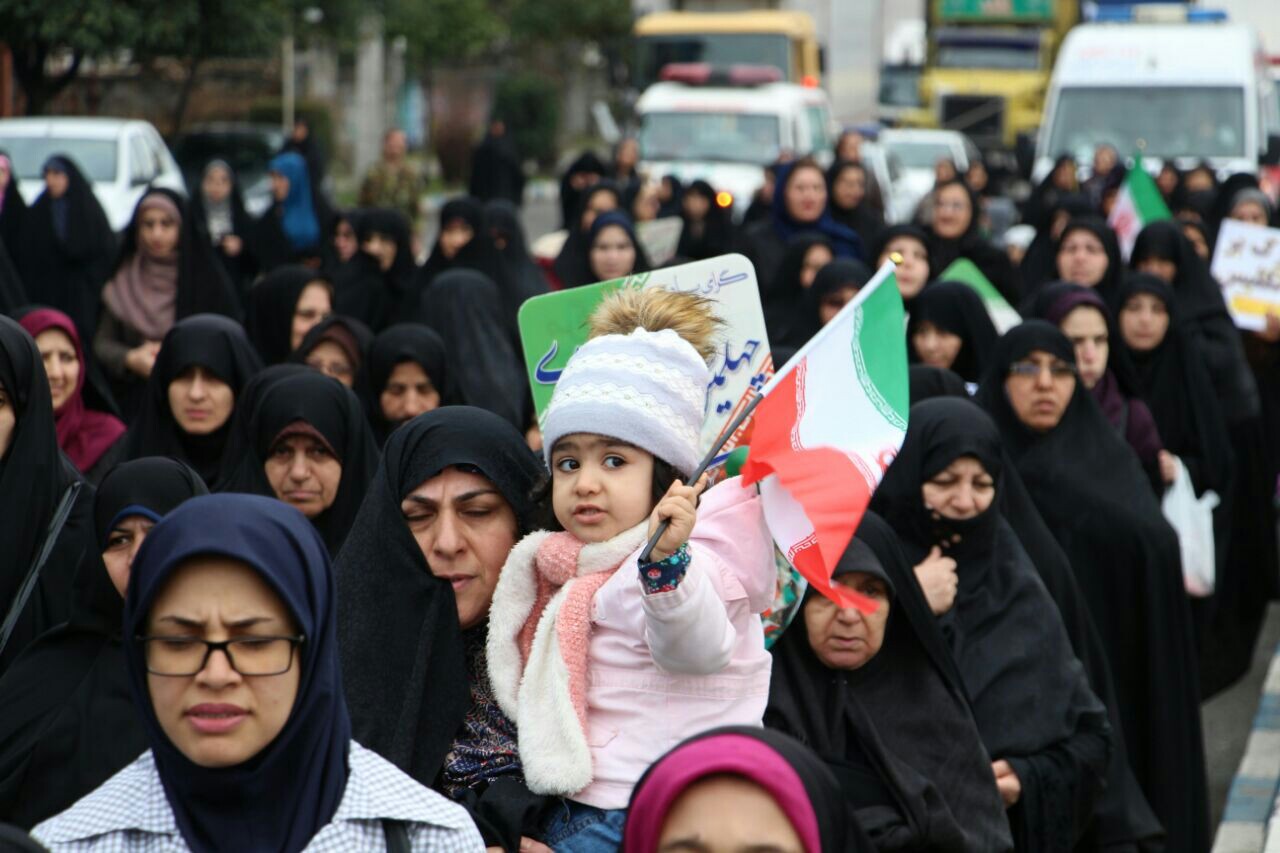 عکس&zwnj; ها و حاشیه&zwnj;های راهپیمایی ۲۲ بهمن ۹۷ در شهرستان های صومعه سرا و چابکسر