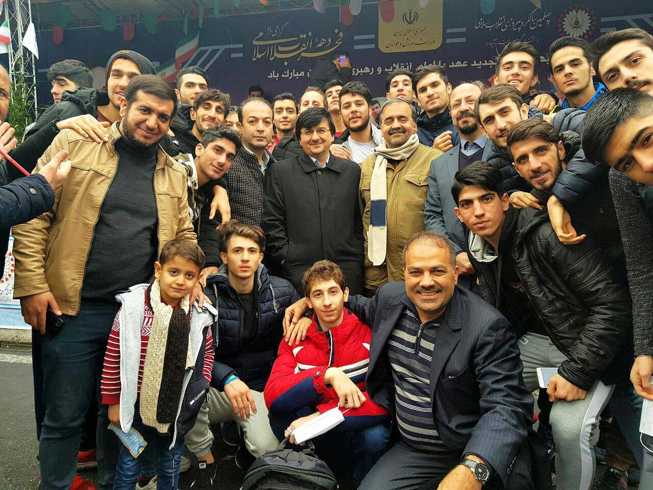 خروش انقلابی جامعه ورزش در راهپیمایی ۲۲ بهمن ماه