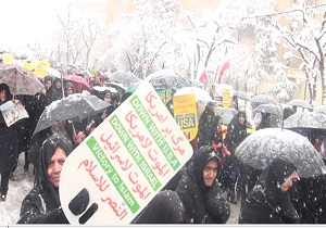 جشن انقلاب اسلامی توطئه های دشمنان را نقش برآب می کند