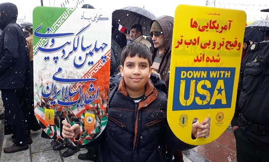 عکس ها و حاشیه های راهپیمایی  ۲۲ بهمن ۹۷ در شهر همدان + تصاویر