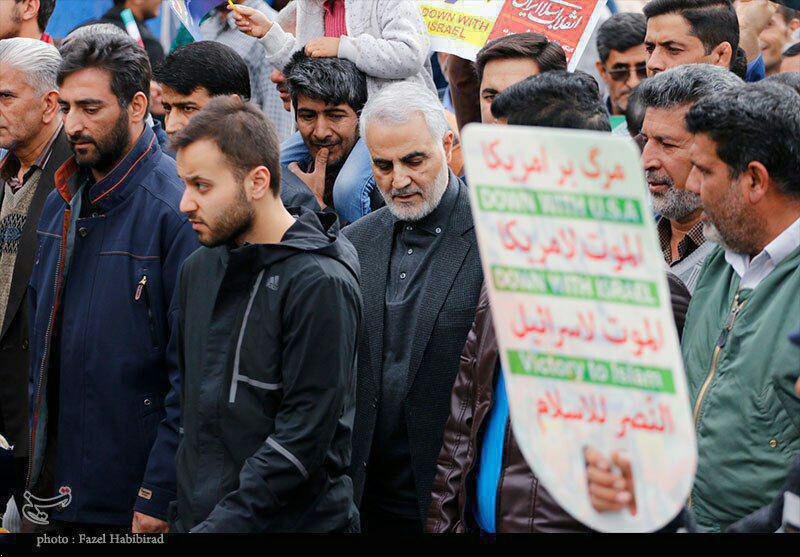 حضور سردار قاسم سلیمانی در راهپیمایی ۲۲ بهمن +تصویر