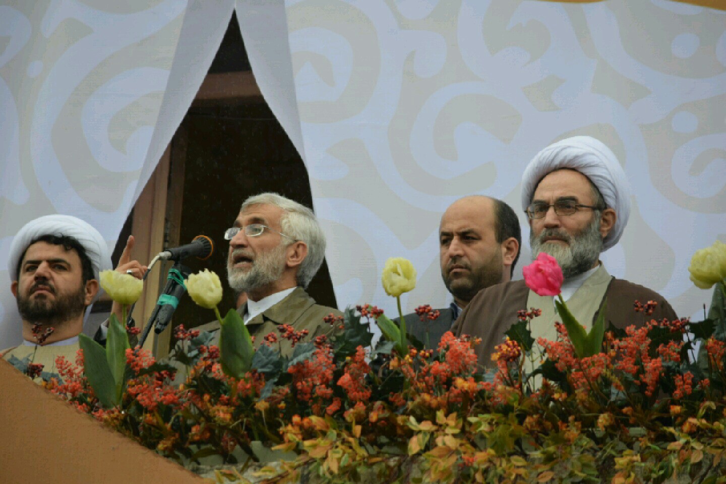 مردم ایران با مقاومت همیشگی خود تهدیدهای استکبار جهانی را  به حماسه های ماندگار تبدیل کردند