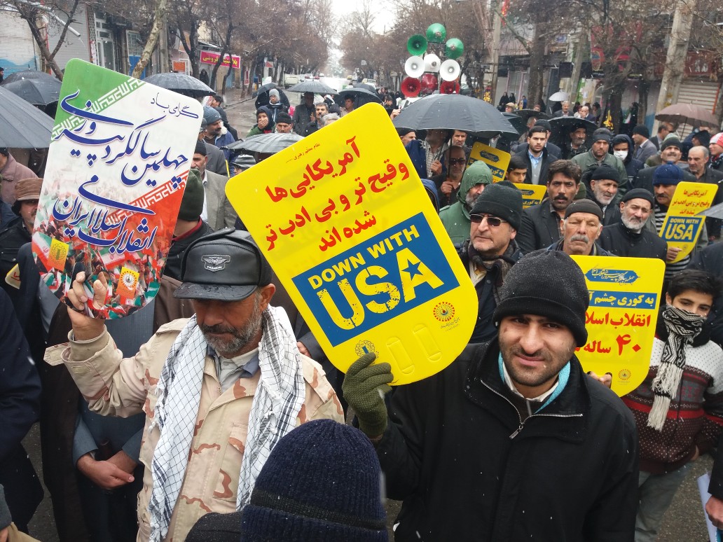 ما مسئولان از شما عقب تر هستیم/مردم ایران در برابر سختی&zwnj;ها ایستاده&zwnj;اند