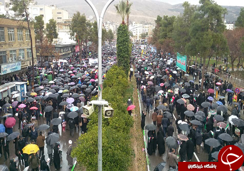 عکس&zwnj;ها و حاشیه&zwnj;های راهپیمایی ۲۲ بهمن ۹۷ در استان فارس