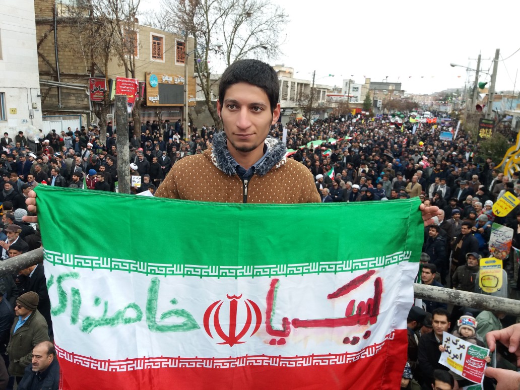 ما مسئولان از شما عقب تر هستیم/مردم ایران در برابر سختی&zwnj;ها ایستاده&zwnj;اند