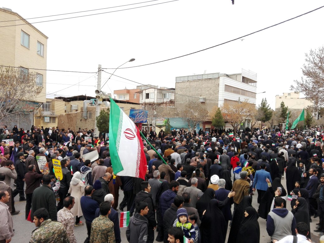 چهلمین بهار انقلاب در کرمان باشکوه وبا شعارمرگ برآمریکا آغاز شد