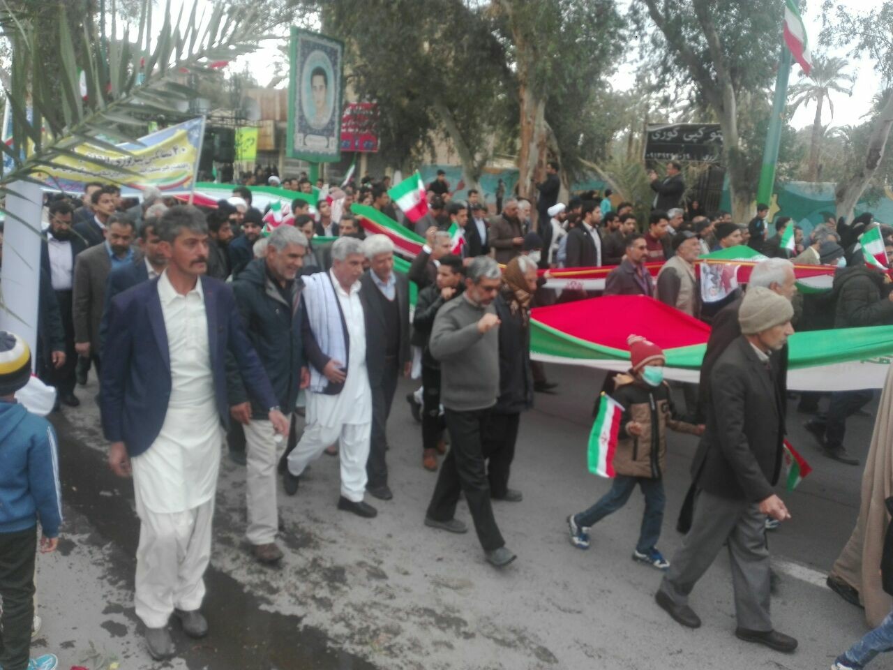 چهلمین بهار انقلاب در کرمان باشکوه وبا شعارمرگ برآمریکا آغاز شد