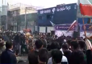آتش زدن آدمک ترامپ در راهپیمایی ۲۲ بهمن در کرمانشاه + فیلم