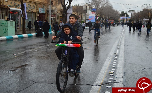 عکس&zwnj;ها و حاشیه&zwnj;های راهپیمایی ۲۲ بهمن ۹۷ در استان یزد+ تصاویر