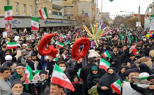 راهپیمایی پرشور مردم قم در چهلمین بهار انقلاب/طنین شعار مرگ بر آمریکا در سراسر قم
