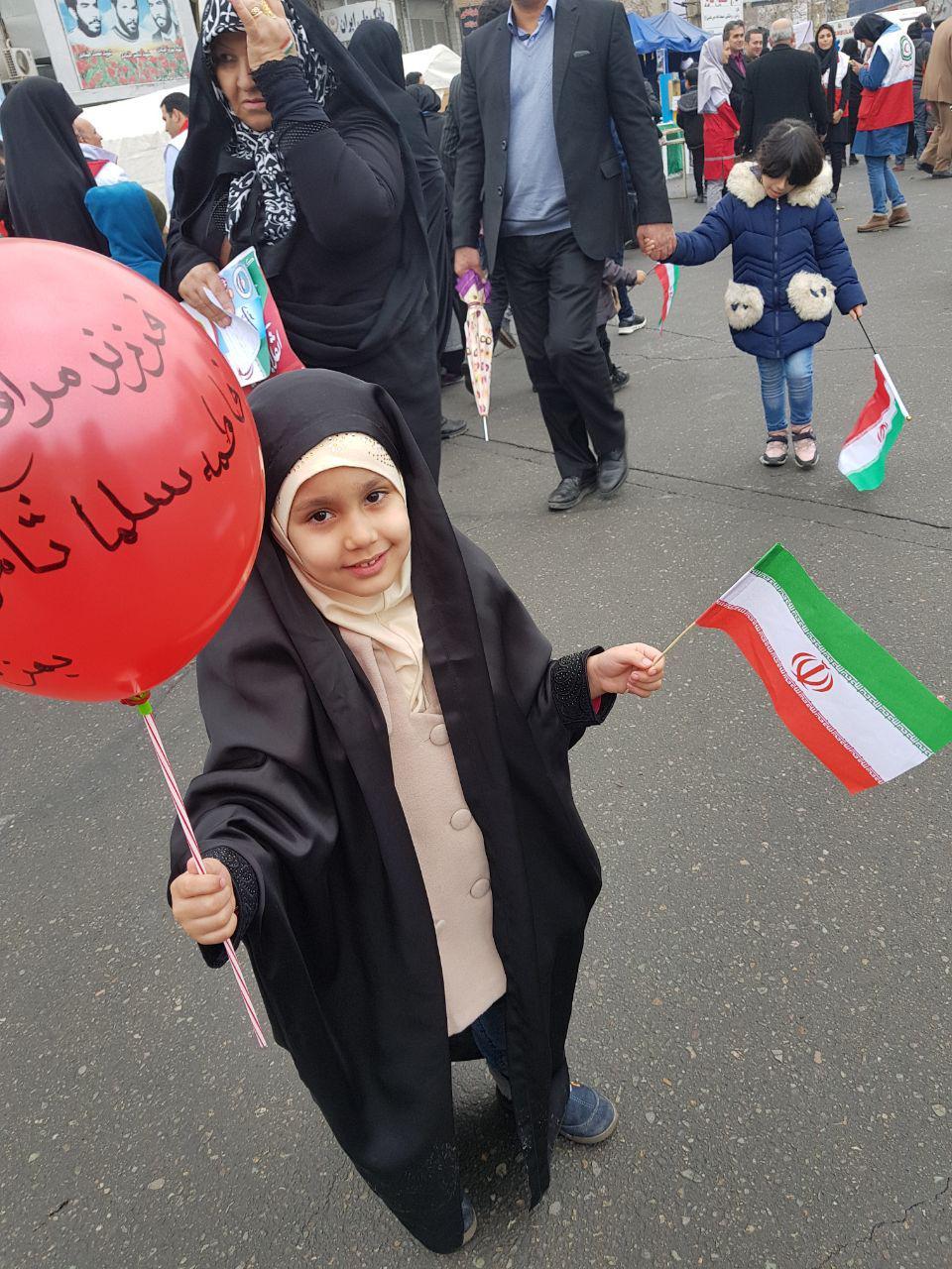 حضور فرزندان شهدای مدافع حرم در راهپیمایی ۲۲ بهمن +تصاویر حضور فرزندان شهدای مدافع حرم در راهپیمایی ۲۲ بهمن +تصاویر