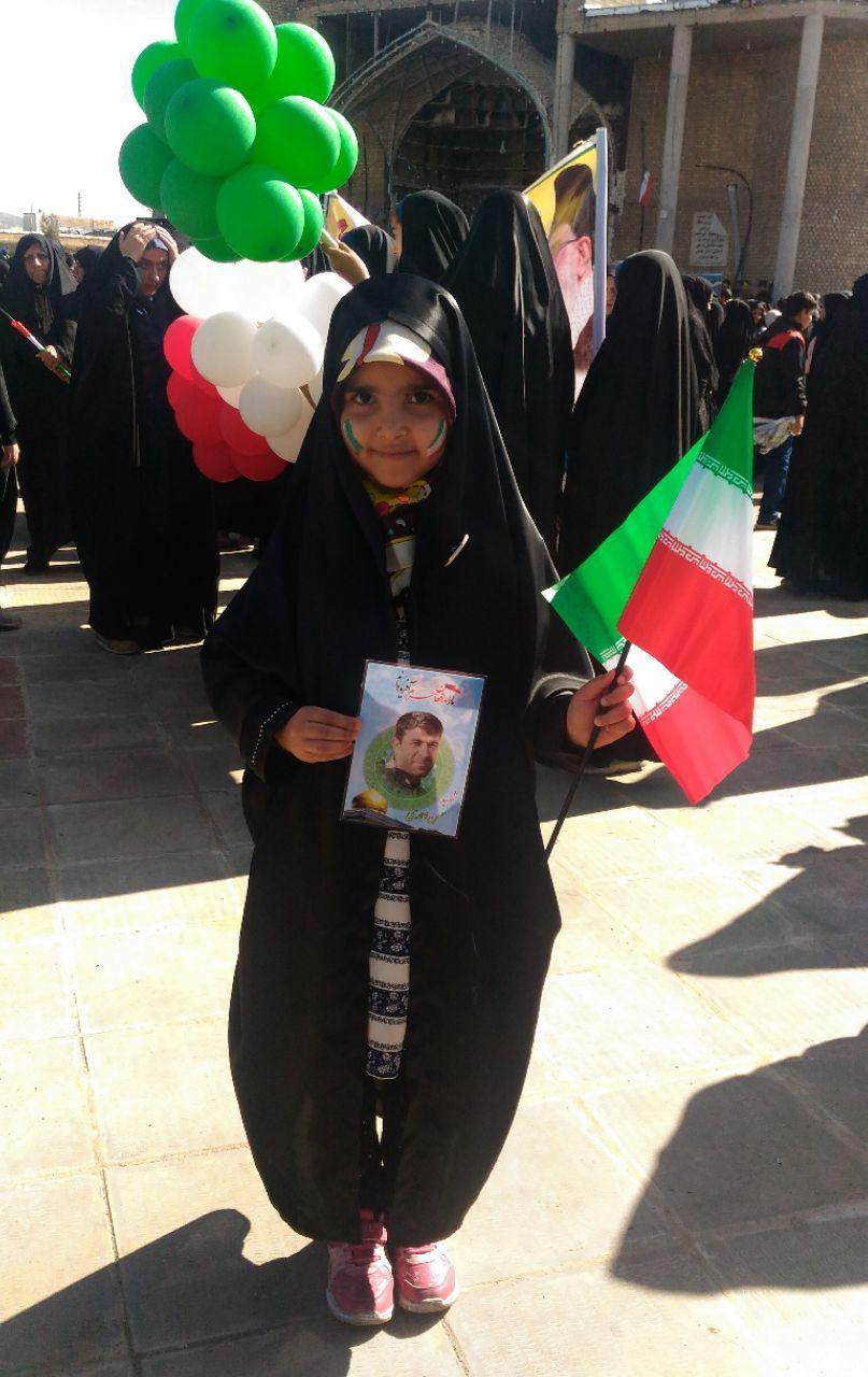حضور فرزندان شهدای مدافع حرم در راهپیمایی ۲۲ بهمن +تصاویر حضور فرزندان شهدای مدافع حرم در راهپیمایی ۲۲ بهمن +تصاویر
