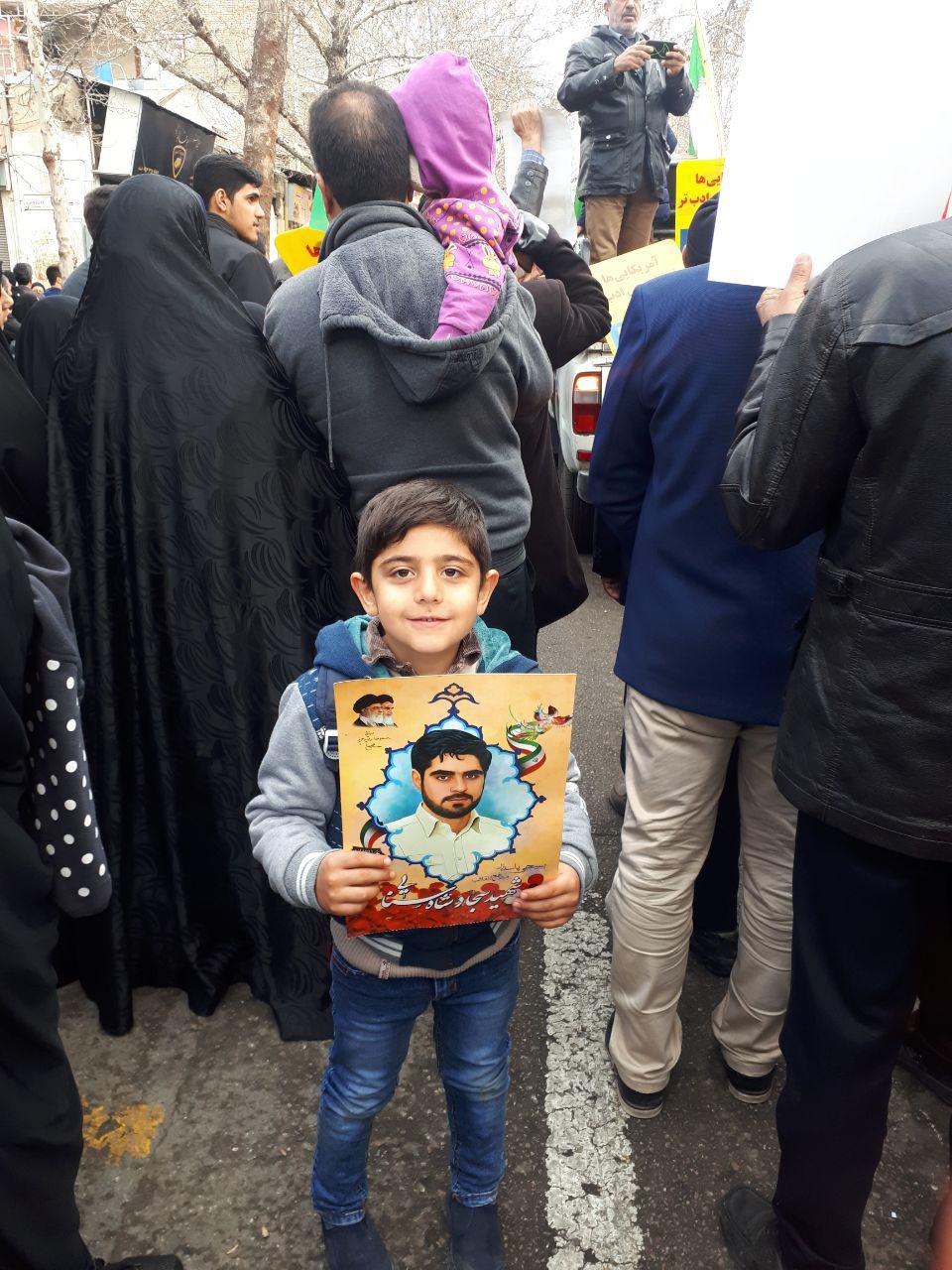 حضور فرزندان شهدای مدافع حرم در راهپیمایی ۲۲ بهمن +تصاویر حضور فرزندان شهدای مدافع حرم در راهپیمایی ۲۲ بهمن +تصاویر