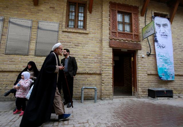 گزارش خبرگزاری رویترز در خصوص محل سکونت امام خمینی در نجف اشرف+ تصاویر گزارش خبرگزاری رویترز در خصوص محل سکونت امام خمینی در نجف اشرف+ تصاویر