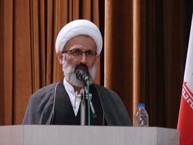 مسؤولان و مردم دارای تفکری انقلابی باشند