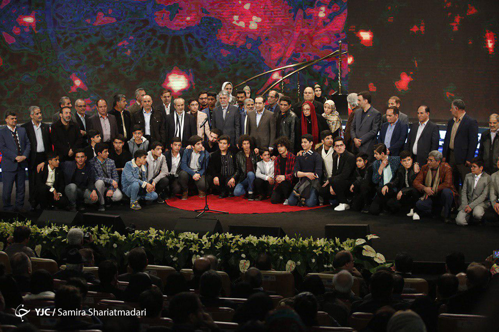 پایان کار اختتامیه سی و هفتمین جشنواره فیلم فجر/سینمای ایران به احترام &laquo;۲۳ نفر&raquo; تمام قد ایستاد