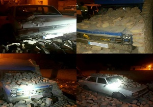 دیوار فرسوده در قزوین بر سر سه خودرو خراب شد