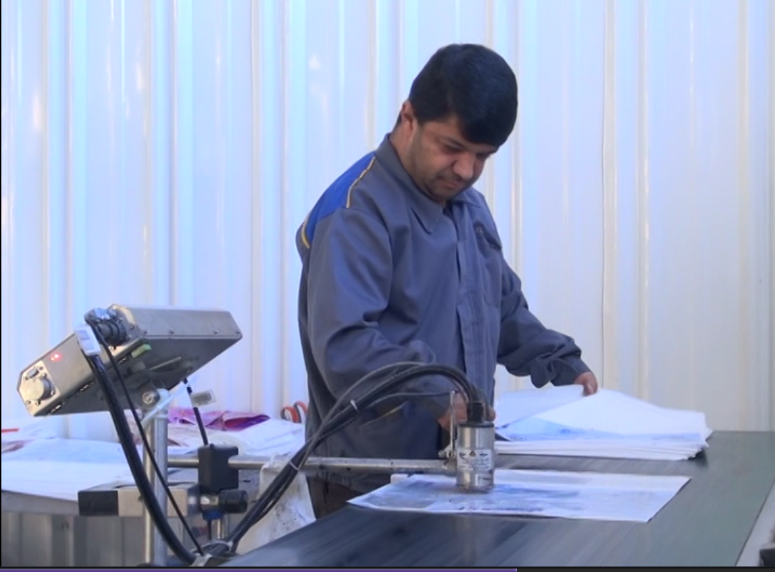 کارخانجات راکد سرمایه ملی کشور/ صدای تولید در کارخانه ای که 70 درصد کارگران آن ناشنوا هستند طنین انداز شد