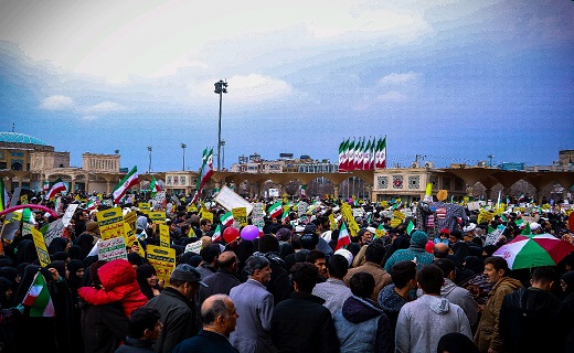 راهپیمایی پرشور مردم قم در چهلمین بهار انقلاب/طنین شعار مرگ بر آمریکا در سراسر قم