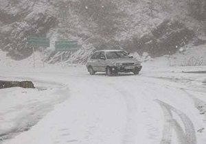 مه و کولاک در جاده بیرجند-قاین/ تردد فقط با زنجیر چرخ
