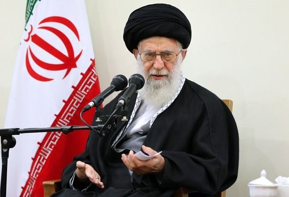 خاطره رهبر انقلاب از احضار رئیس جمهور ایران به دادگاه توسط اروپایی&zwnj;ها ///// کدام رئیس جمهور کشورمان توسط اروپا به دادگاه احضار شد؟ (روتیتر: خاطره رهبر انقلاب؛)