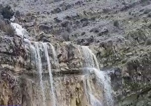 نمایی از آبشار زیبا و فصلی "کارزین" + فیلم