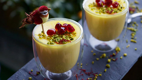 طرز تهیه فرنی زعفرانی مجلسی و نکات آب نیانداختن آن