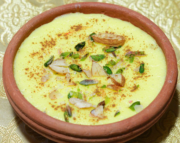 طرز تهیه فرنی زعفرانی مجلسی و نکات آب نیانداختن آن