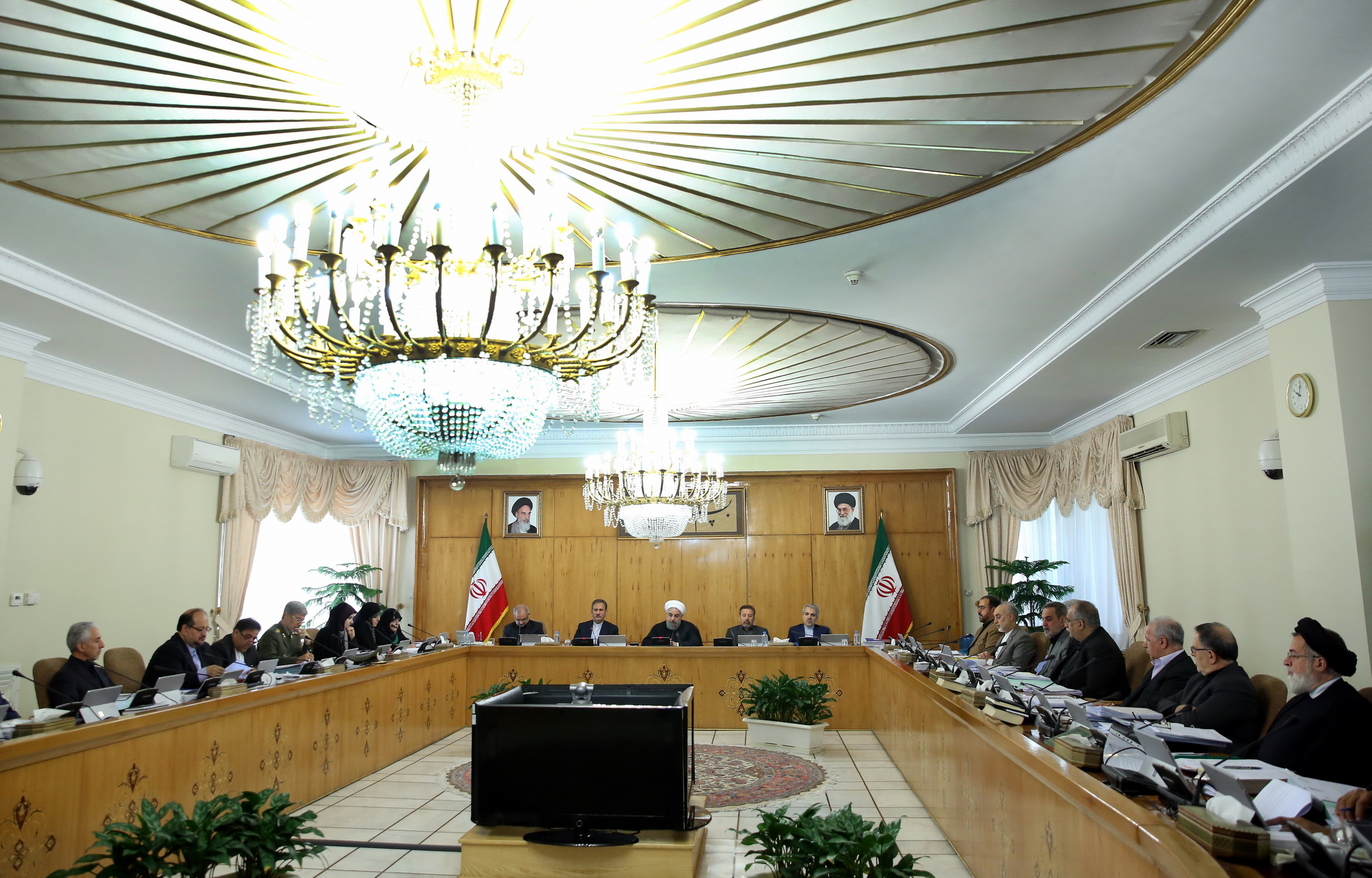 ملت ایران در ۲۲ بهمن سنگ تمام گذاشت/ دولت در خط مقدم مبارزه با جنگ اقتصادی دشمن است