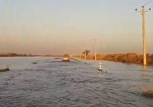 غرق شدن جاده روستای جعاوله در آب + فیلم