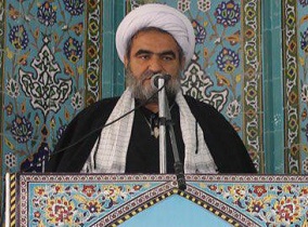 انتقاد امام جمعه شهر برزک از معضل ناایمنی جاده برزک