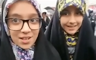 ناگفته های دختری که در راهپیمایی 22 بهمن به شهرت رسید/