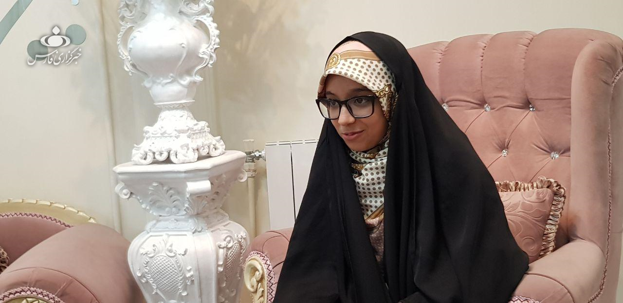 ناگفته&zwnj;های دختری که ۲۲ بهمن لرزه بر اندام ترامپ و رجوی انداخت/ از رجزخوانی به زبان انگلیسی تا آرزوی دیدار با رهبر انقلاب + فیلم
