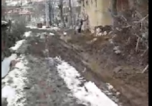 وضعیت گِل‌آلود خیابان در روستای "کلیشم" + فیلم