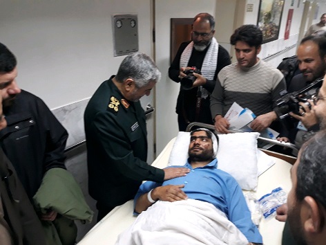 عیادت فرمانده کل سپاه پاسداران از مجروحان حادثه تروریستی زاهدان+عکس