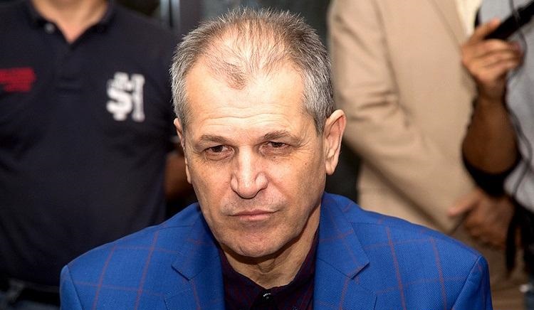 منزوی: گذشت آن زمانی که هیئت مدیره در همه مسائل دخالت می کرد/ مسائل اجرایی به مدیر عامل مربوط است/نمی گذارم روی اعصاب هواداران استقلال راه بروند