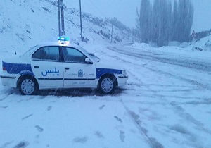 تردد در جاده‌های منتهی به تکاب تنها با زنجیرچرخ میسّر است