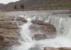 آبشار دیدنی ماهوته در آبدانان + فیلم