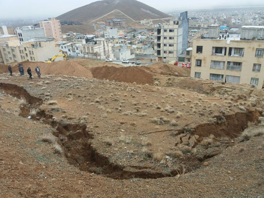 بارندگی باعث رانش زمین در شهرکرد شد