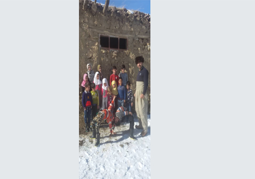 فریاد انسانیت در دل کوه/ تدریس عشق برای مبارزه با جهل در دل کوهستان