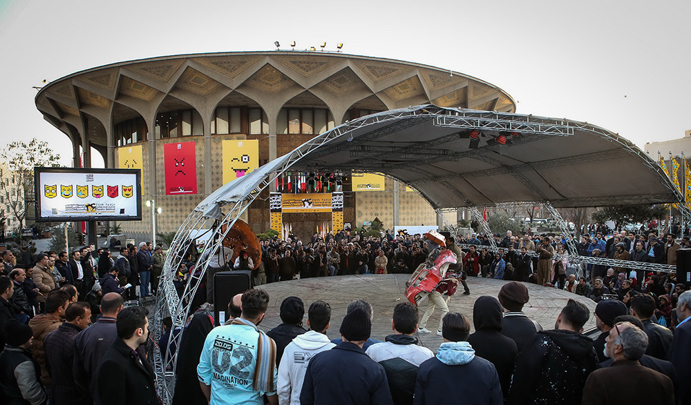 هنرمندان استانی بر سکوی اول تئاتر خیابانی جشنواره فجر