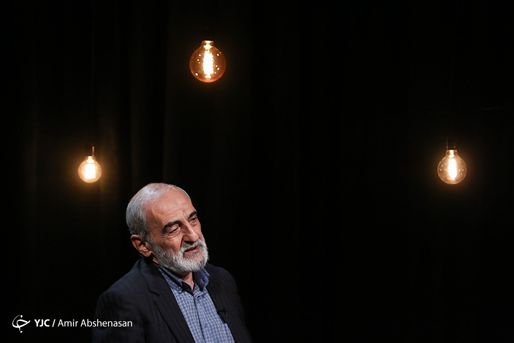 شریعتمداری: یک موی آقای ظریف را با همه تیم&zwnj;های مذاکره کننده ۱+۵ عوض نمی&zwnj;کنیم/&nbsp;اسبِ زین شده را دادیم اما افسار پاره را تحویل گرفتیم/سوال ما از آقایان این است که فنح الفتوح برجام چه شد؟/ چرایی وجود دستگاه آی مک در روزنامه کیهان