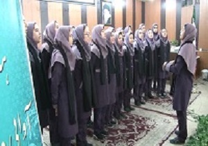 رقابت دانش آموزان متوسطه در مسابقات سرود دانش آموزی در دامغان