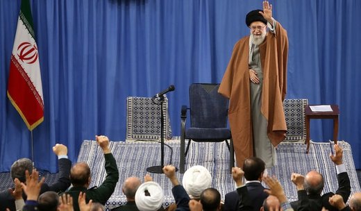 حدیث معنادار نقش&zwnj;بسته در دیدار امروز مردم تبریز با رهبر انقلاب +عکس