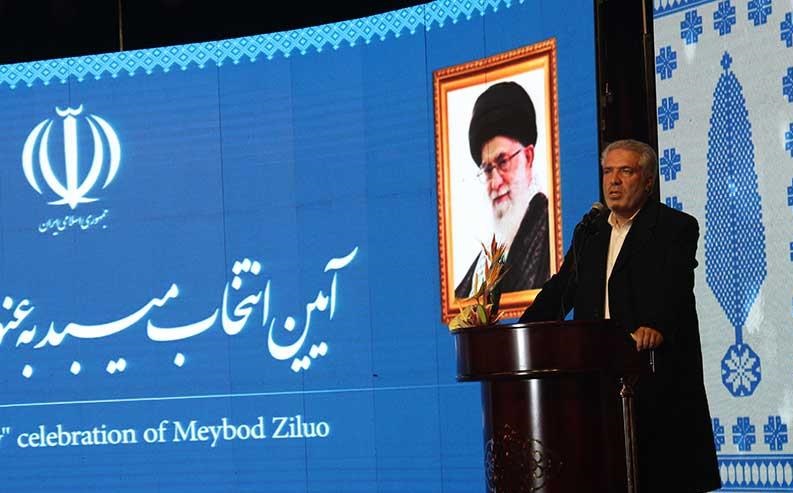 ظرفیت صادرات سالانه ۲ میلیارد دلار صنایع دستی را دارا هستیم